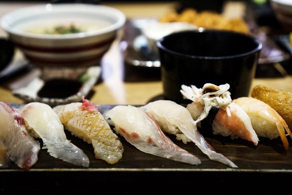 Khay nigiri cá tươi